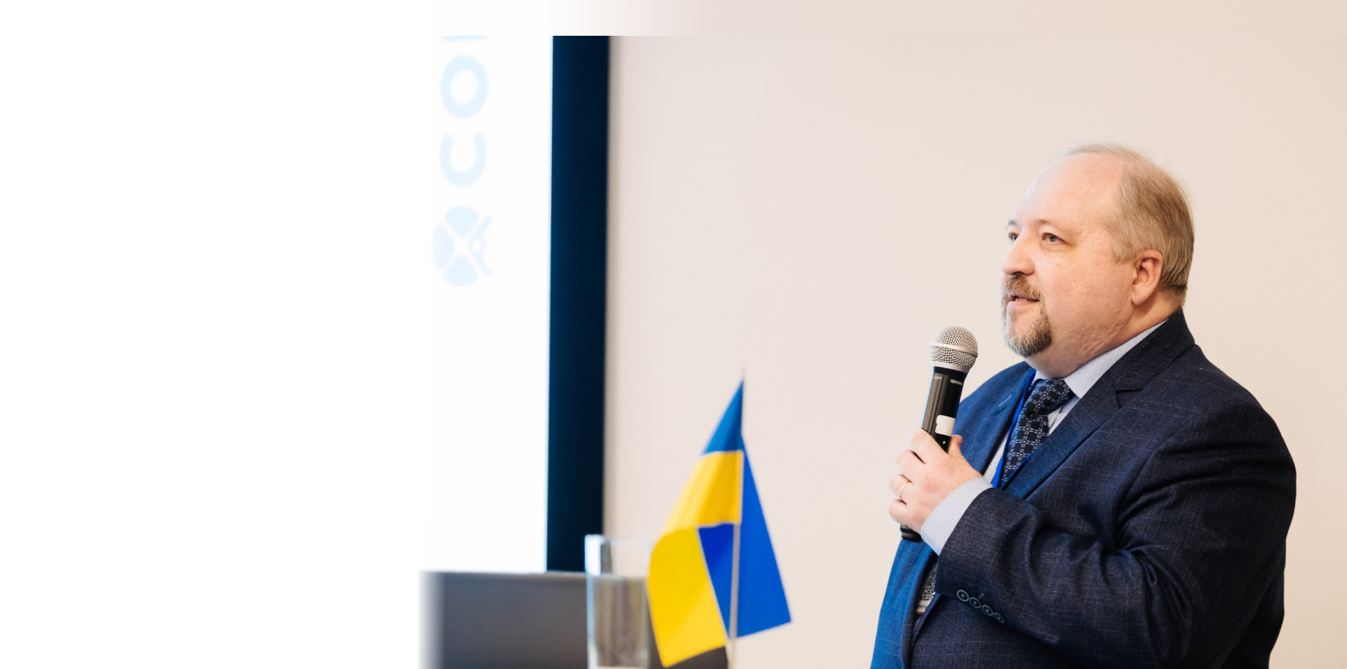 Олександр Чуваков виступає на галузевій конференції з лабораторної медицини